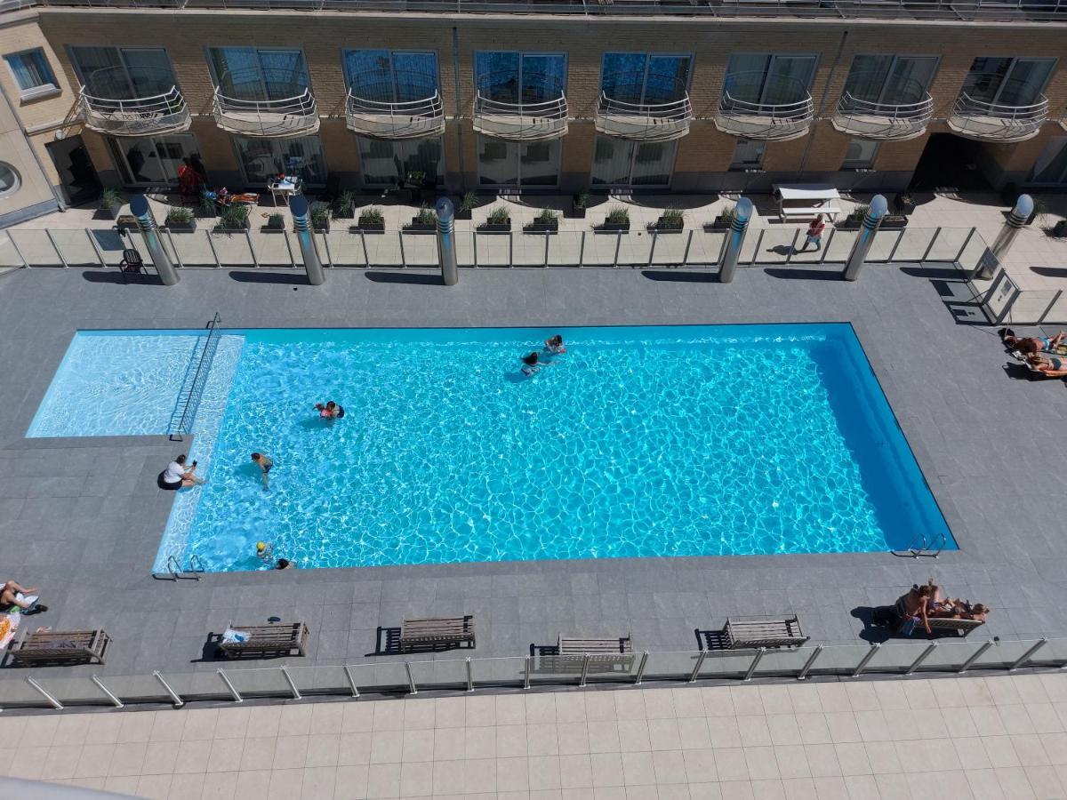 Appartement Met Zeezicht En Verwarmd Zwembad Oostende Dış mekan fotoğraf