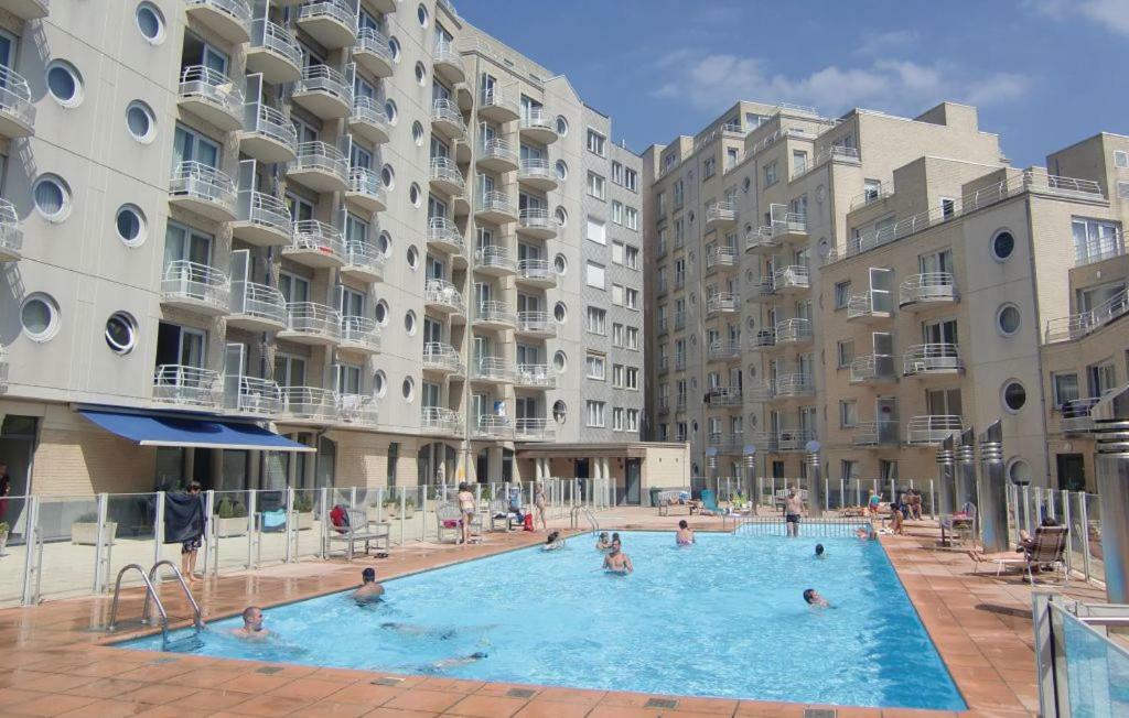 Appartement Met Zeezicht En Verwarmd Zwembad Oostende Dış mekan fotoğraf
